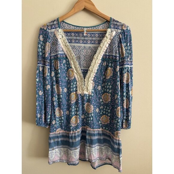Free People Tunic Blouse Womens Size Small Blue Lace Pearl VNeck 3/4 Sleeve - Picture 1 of 13